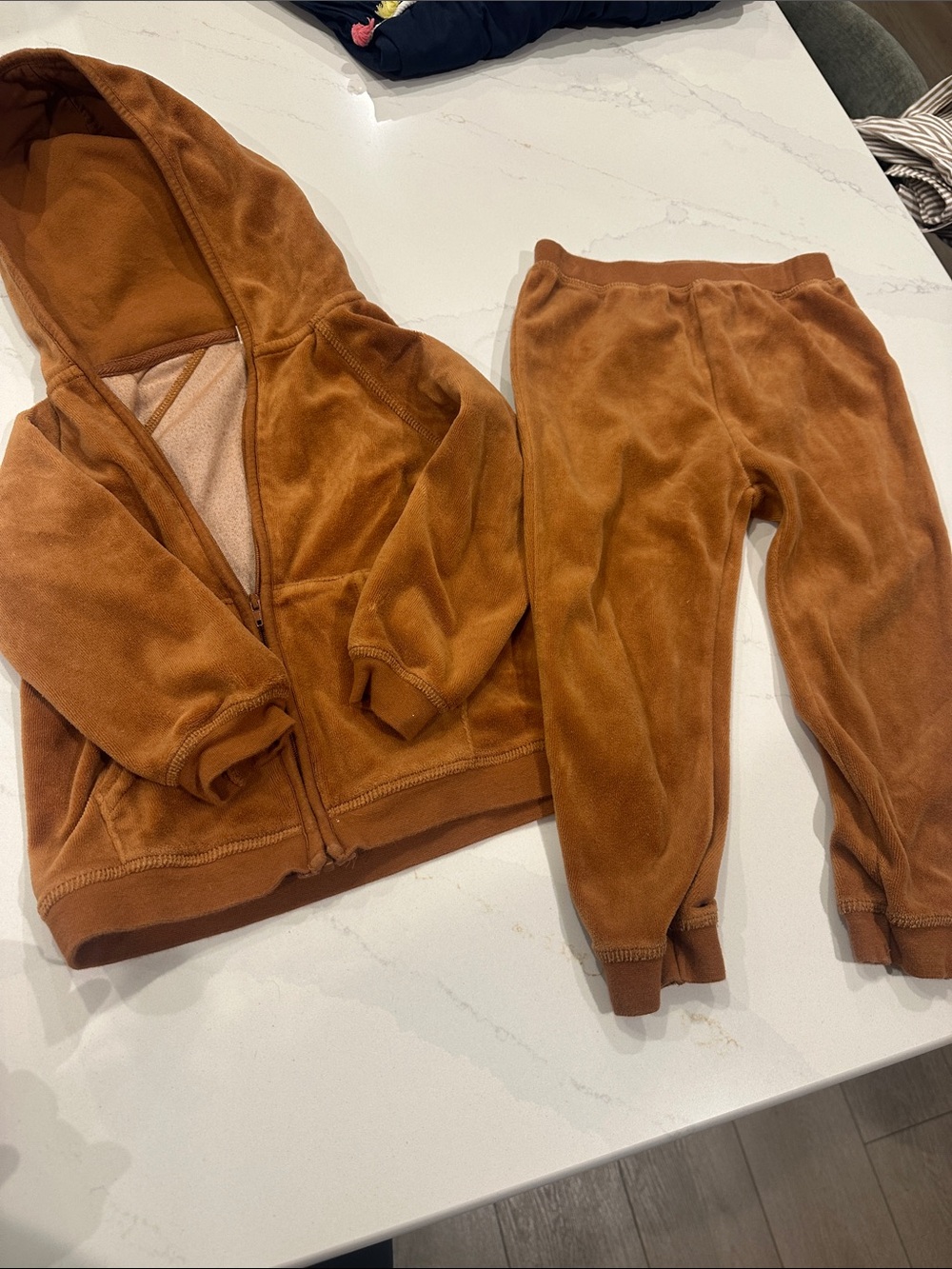 Tullabee Angel Dear Rust Colored velour matching set 3T